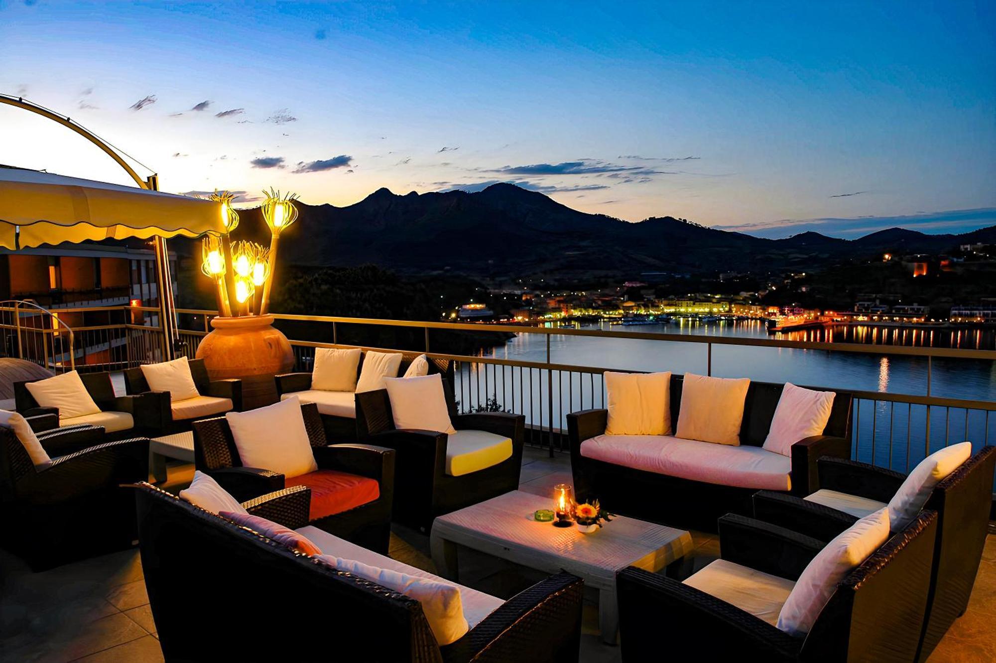 Hotiday Room Collection - Porto Azzurro 카폴리베리 외부 사진